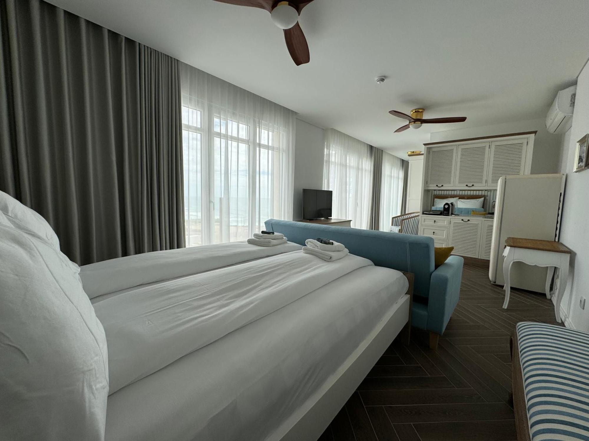 Ocean View Apartments Луриня Екстериор снимка