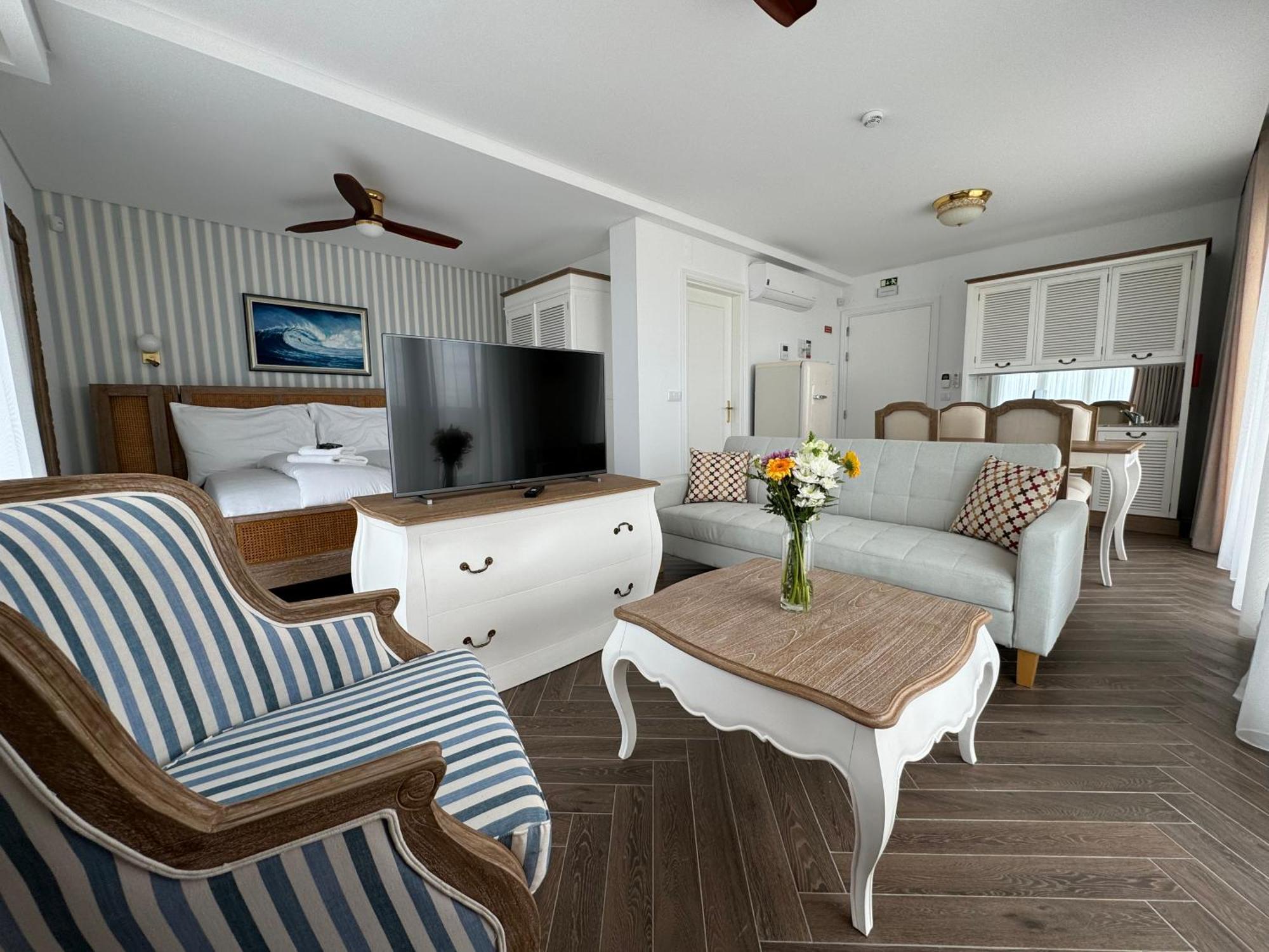 Ocean View Apartments Луриня Екстериор снимка