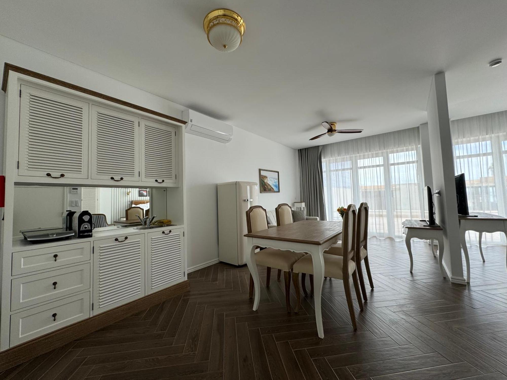 Ocean View Apartments Луриня Екстериор снимка
