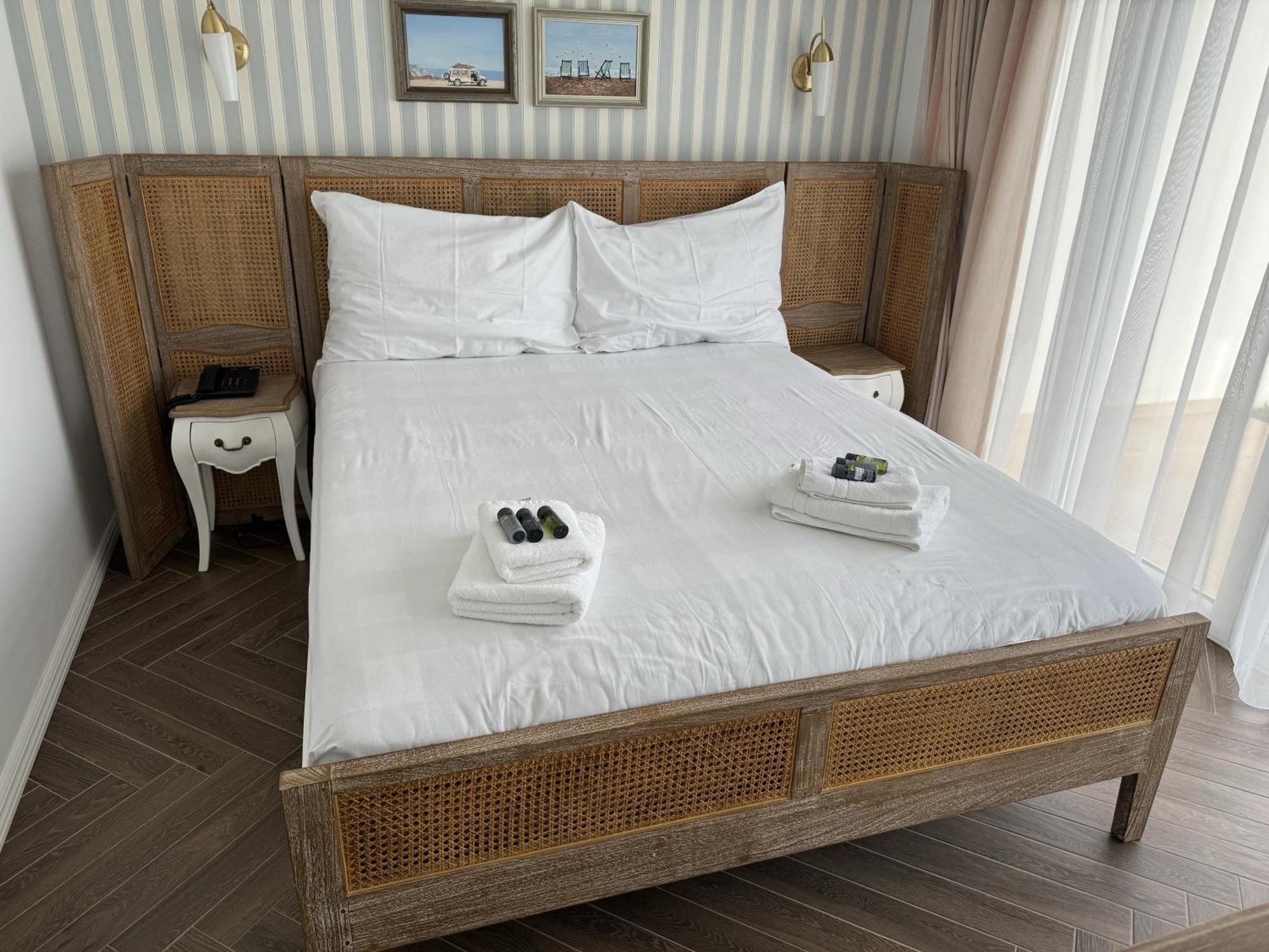 Ocean View Apartments Луриня Екстериор снимка