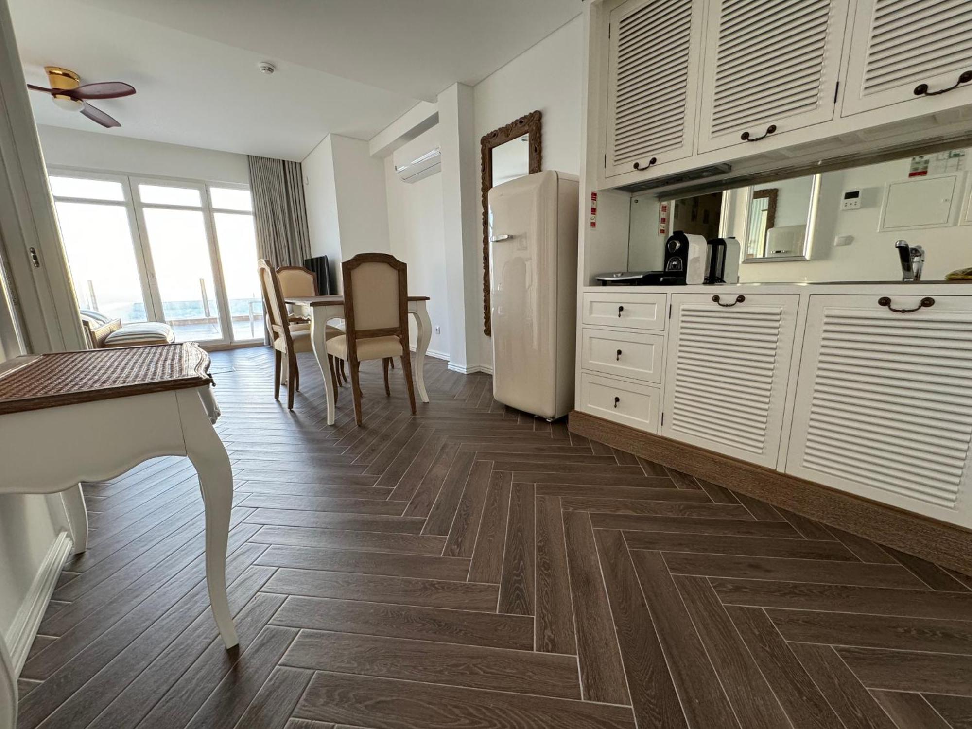Ocean View Apartments Луриня Екстериор снимка