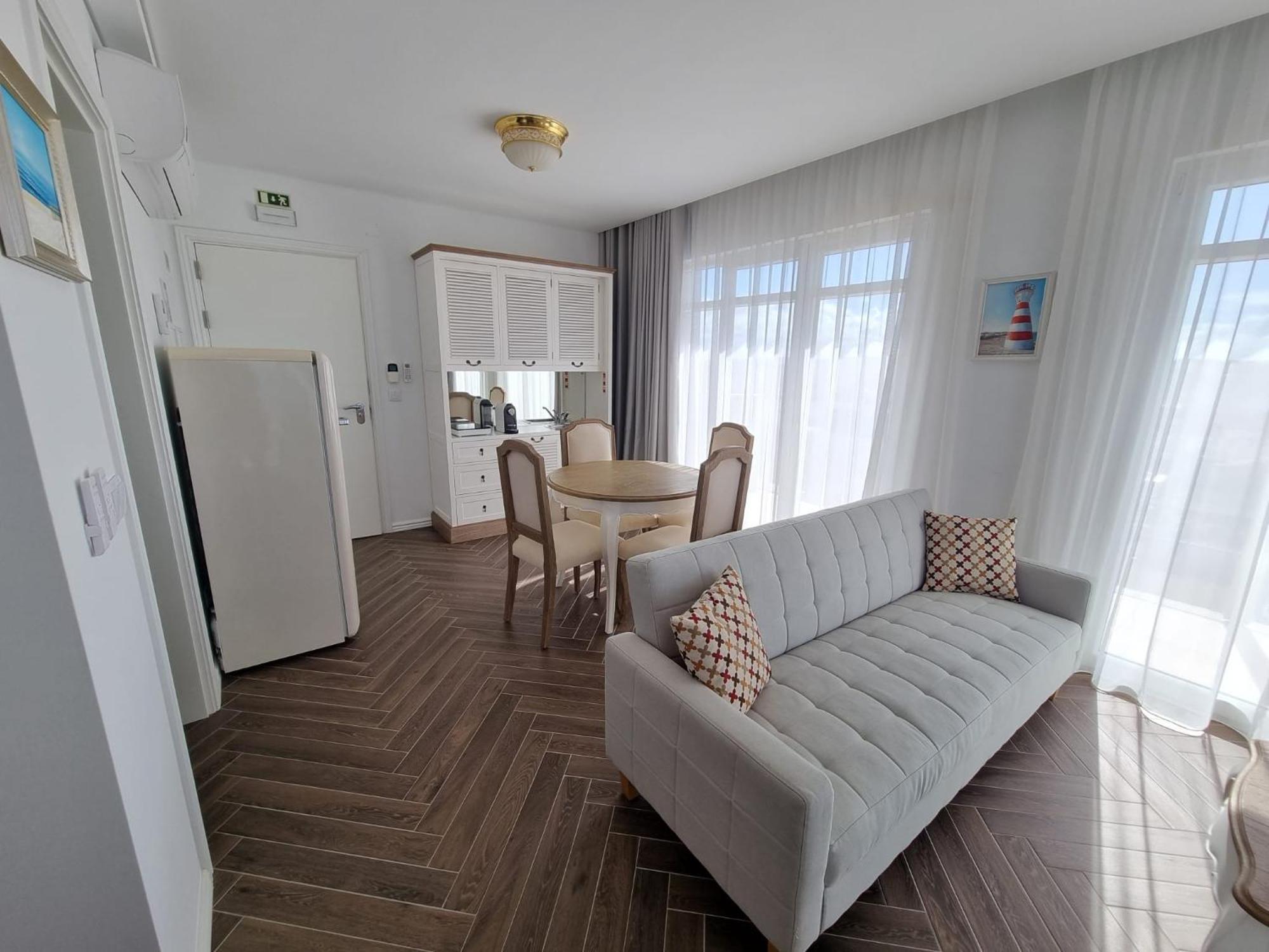 Ocean View Apartments Луриня Екстериор снимка
