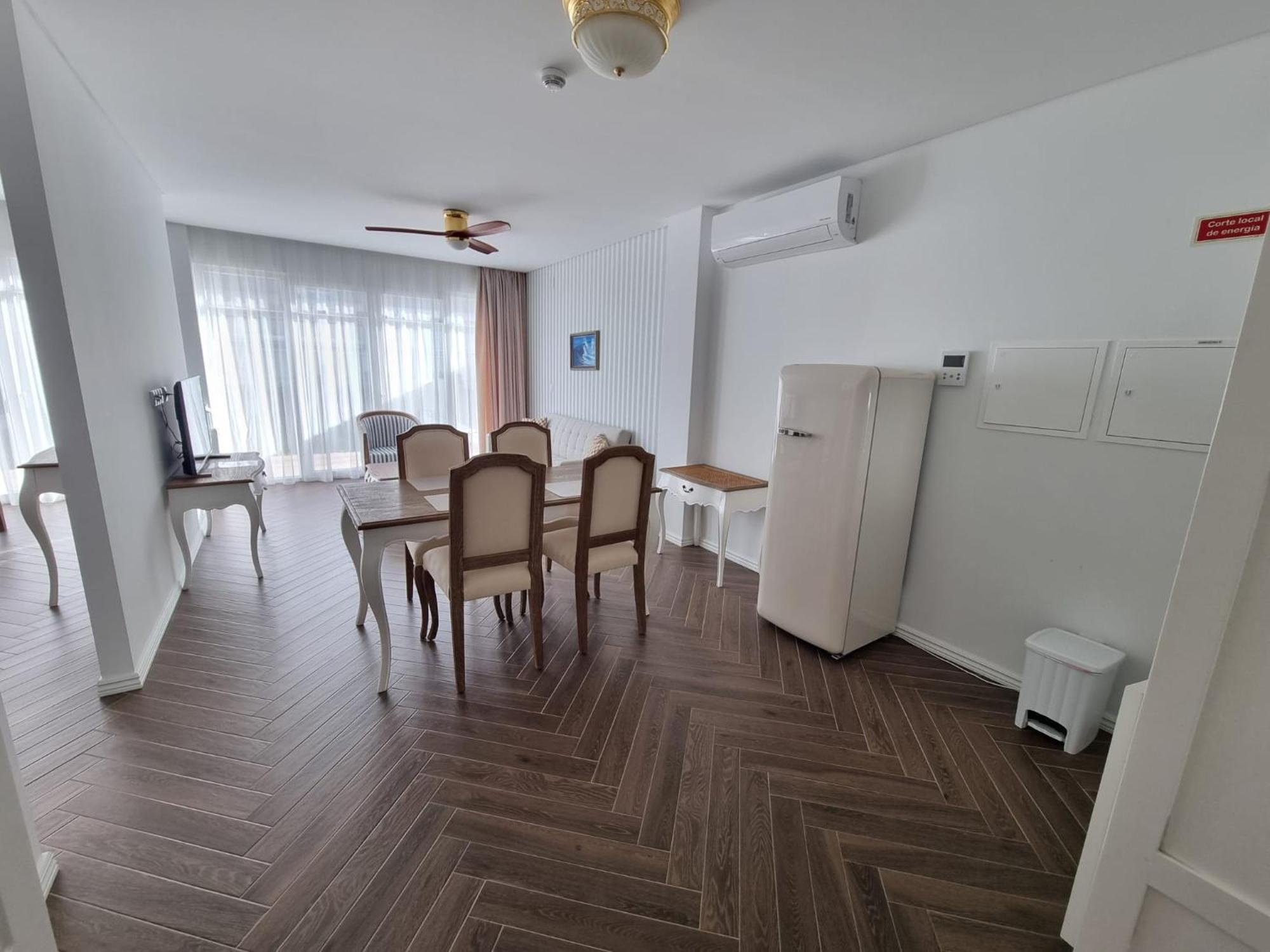 Ocean View Apartments Луриня Екстериор снимка
