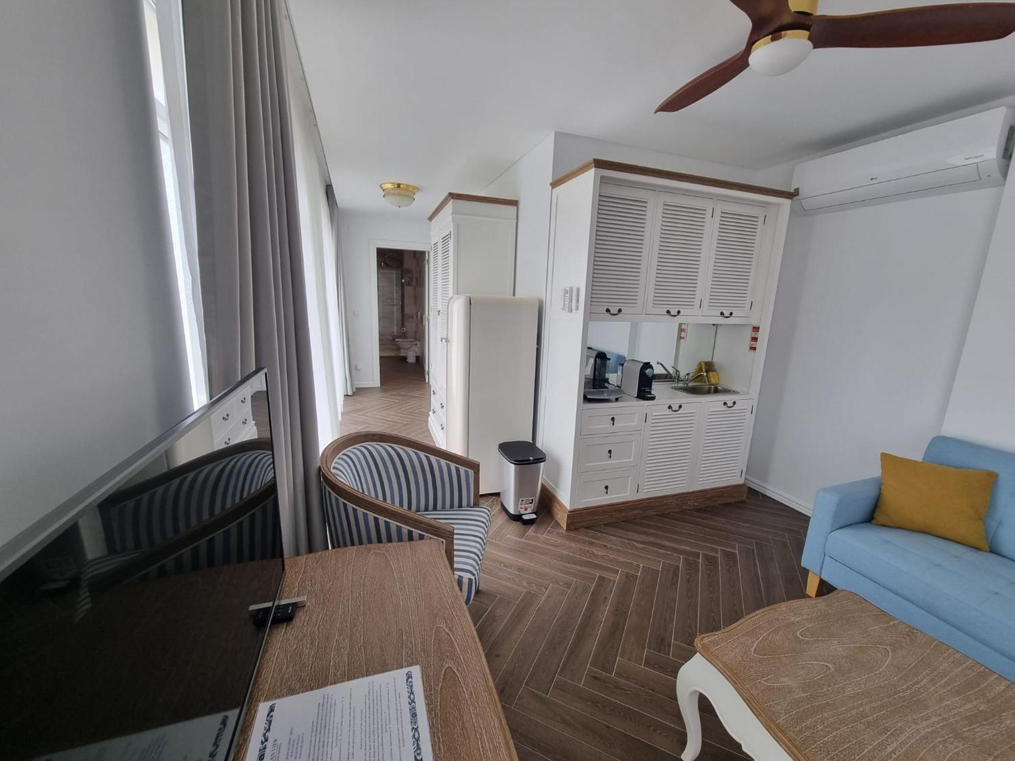 Ocean View Apartments Луриня Екстериор снимка